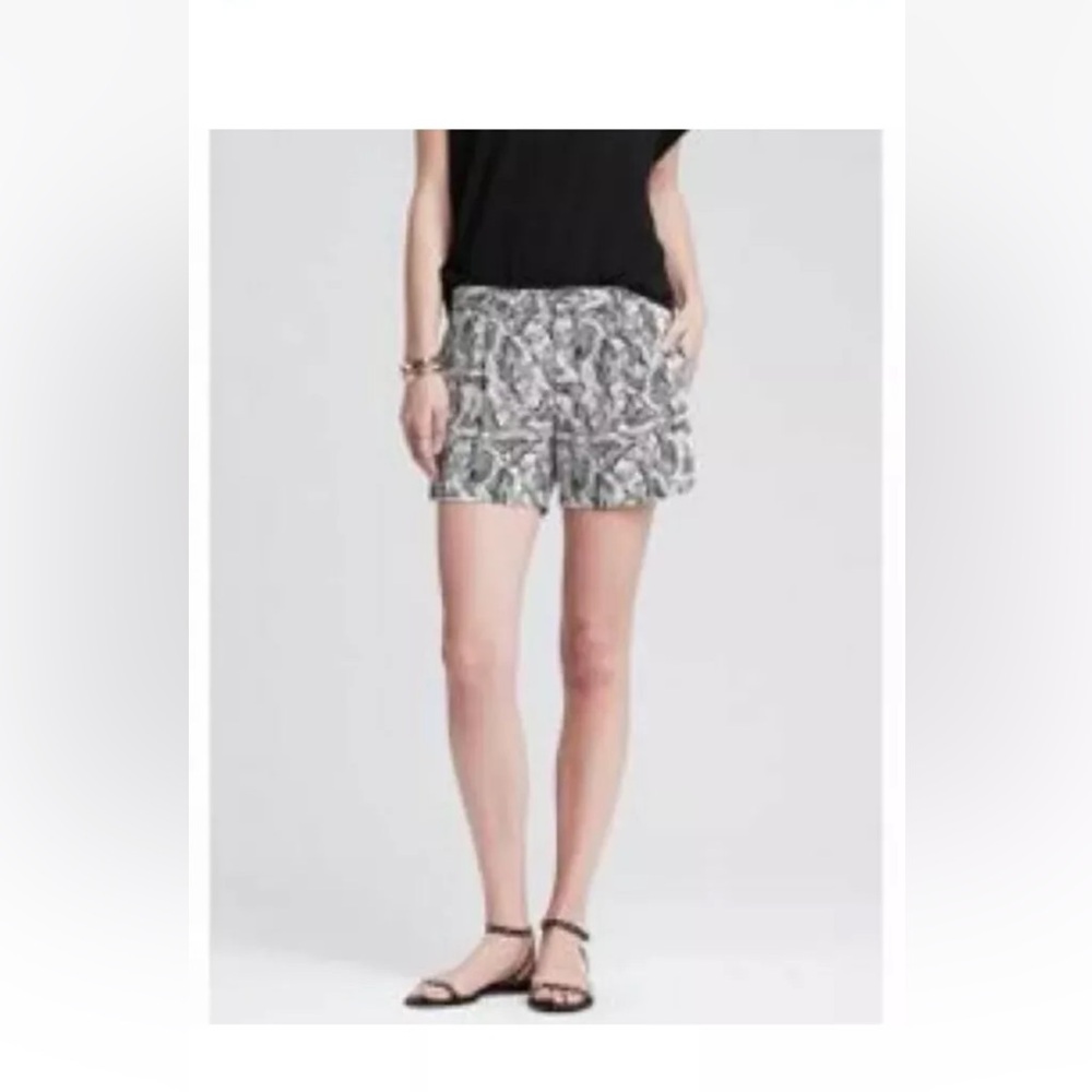 Banana Republic Palm Tree Black and White Shorts size 6